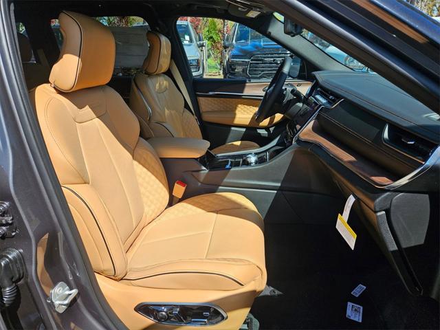 new 2025 Jeep Grand Cherokee car, priced at $59,493