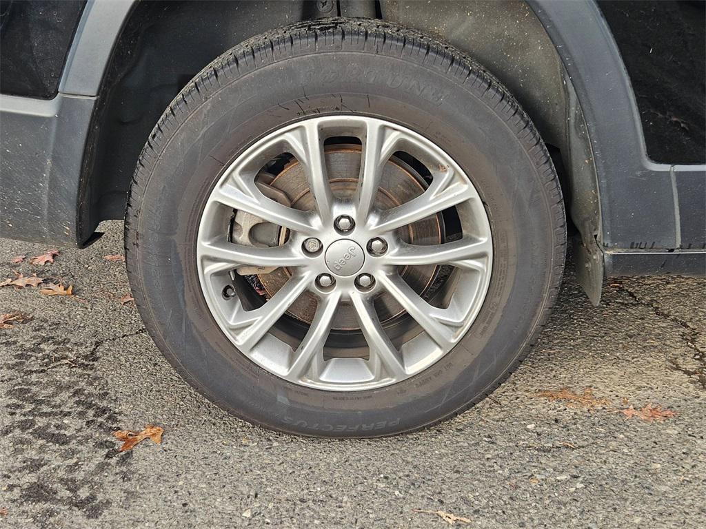 used 2021 Jeep Cherokee car, priced at $22,993