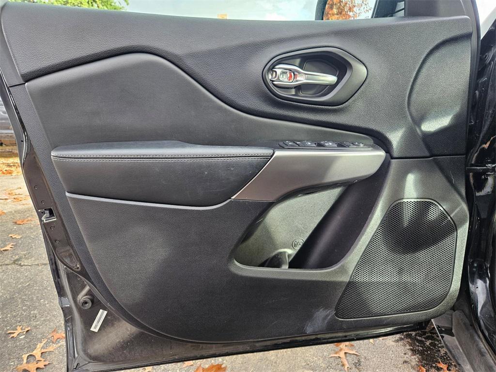 used 2021 Jeep Cherokee car, priced at $22,993