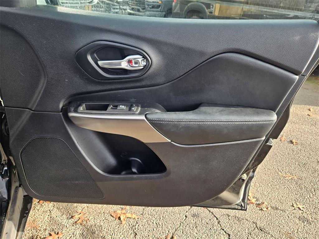 used 2021 Jeep Cherokee car, priced at $22,993