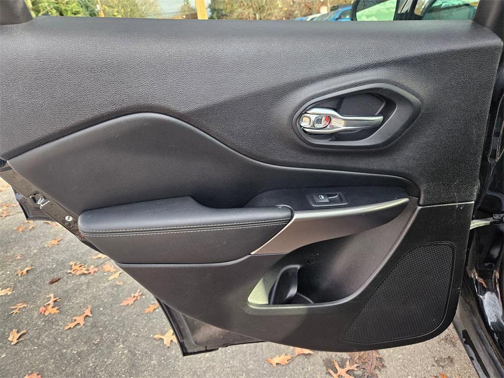 used 2021 Jeep Cherokee car, priced at $22,993