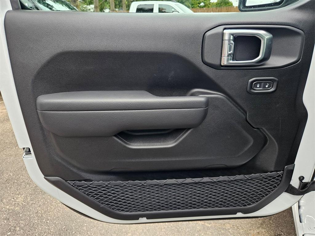 new 2025 Jeep Wrangler car, priced at $35,249