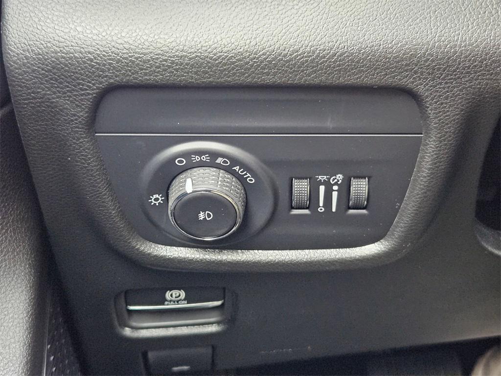 new 2025 Jeep Grand Cherokee car, priced at $39,243