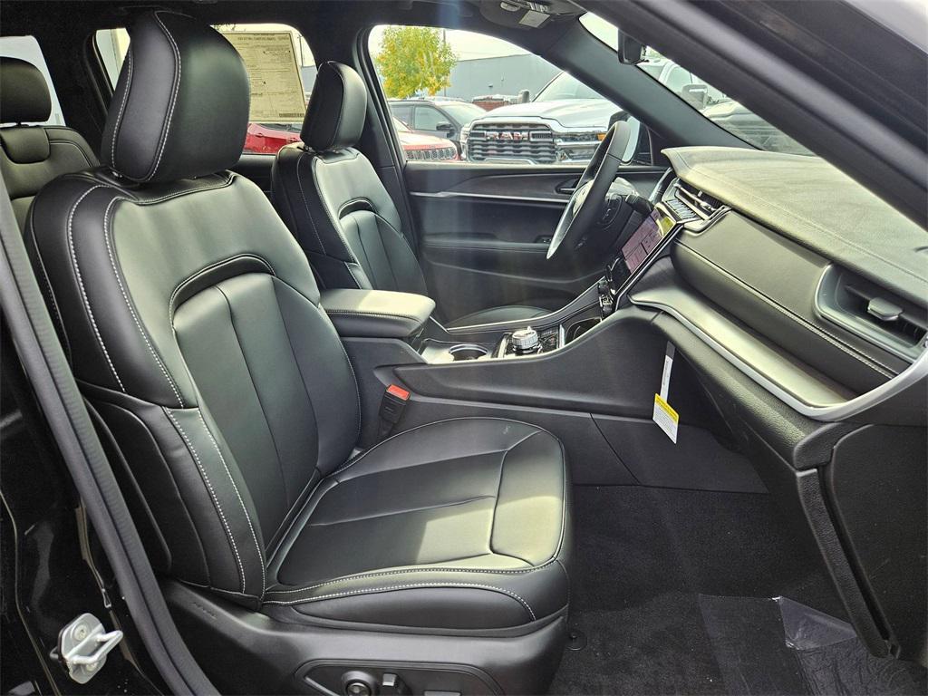 new 2025 Jeep Grand Cherokee car, priced at $39,243