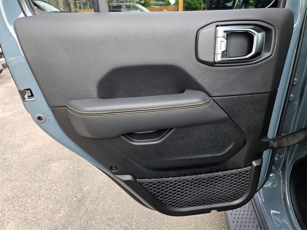 new 2025 Jeep Gladiator car, priced at $43,993