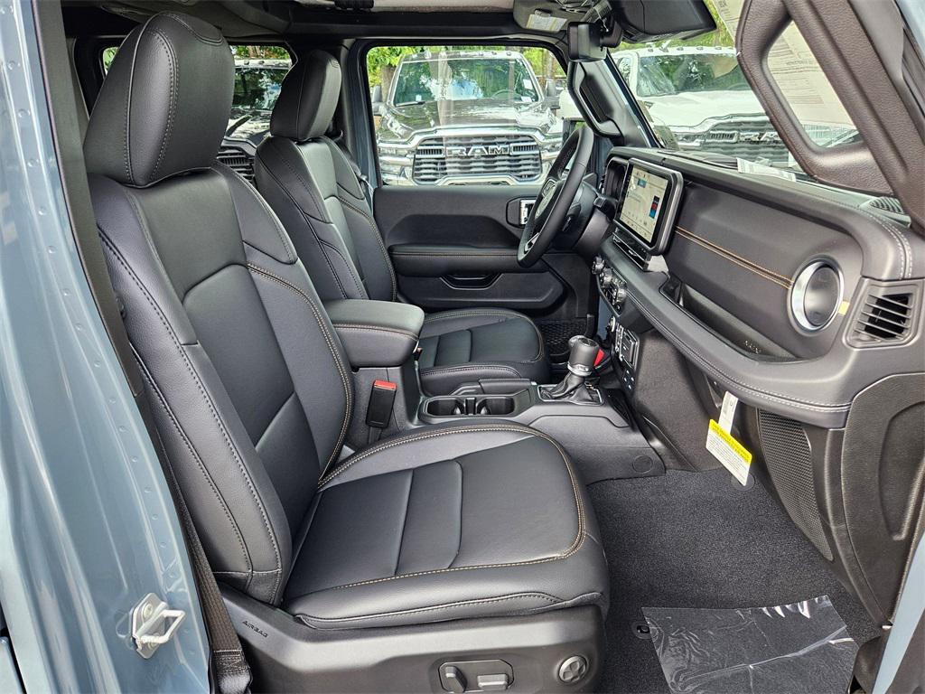 new 2025 Jeep Gladiator car, priced at $43,993