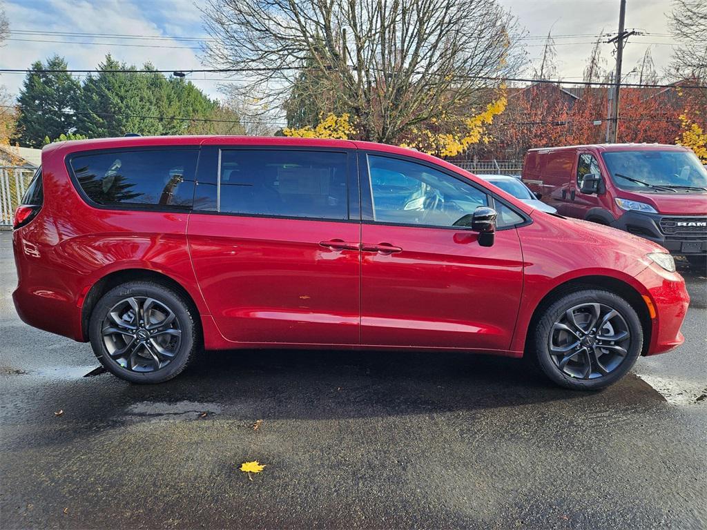 new 2026 Chrysler Pacifica car, priced at $43,993