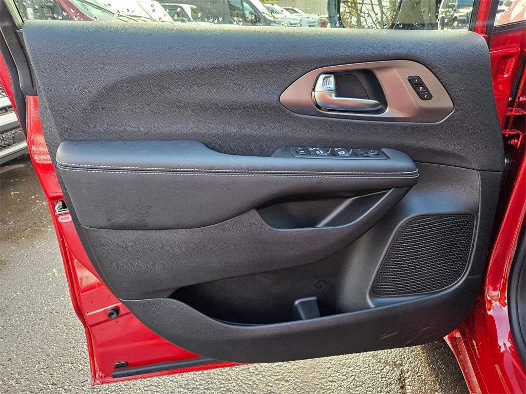 new 2026 Chrysler Pacifica car, priced at $43,993