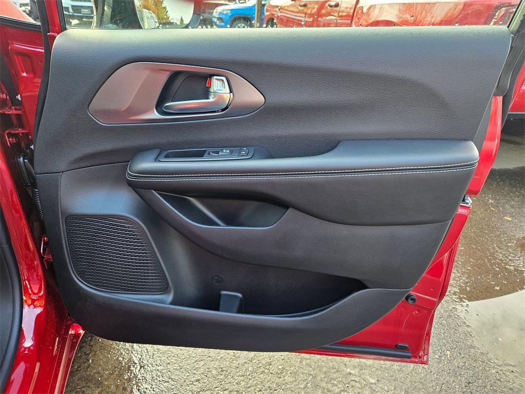 new 2026 Chrysler Pacifica car, priced at $43,993