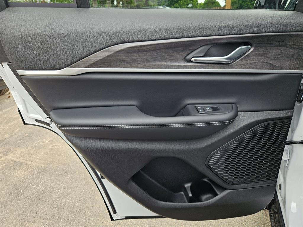 new 2025 Jeep Grand Cherokee car, priced at $39,993