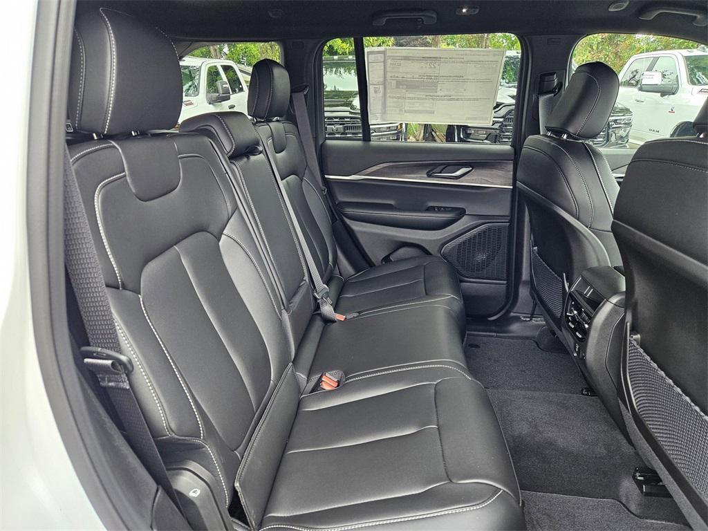 new 2025 Jeep Grand Cherokee car, priced at $39,993