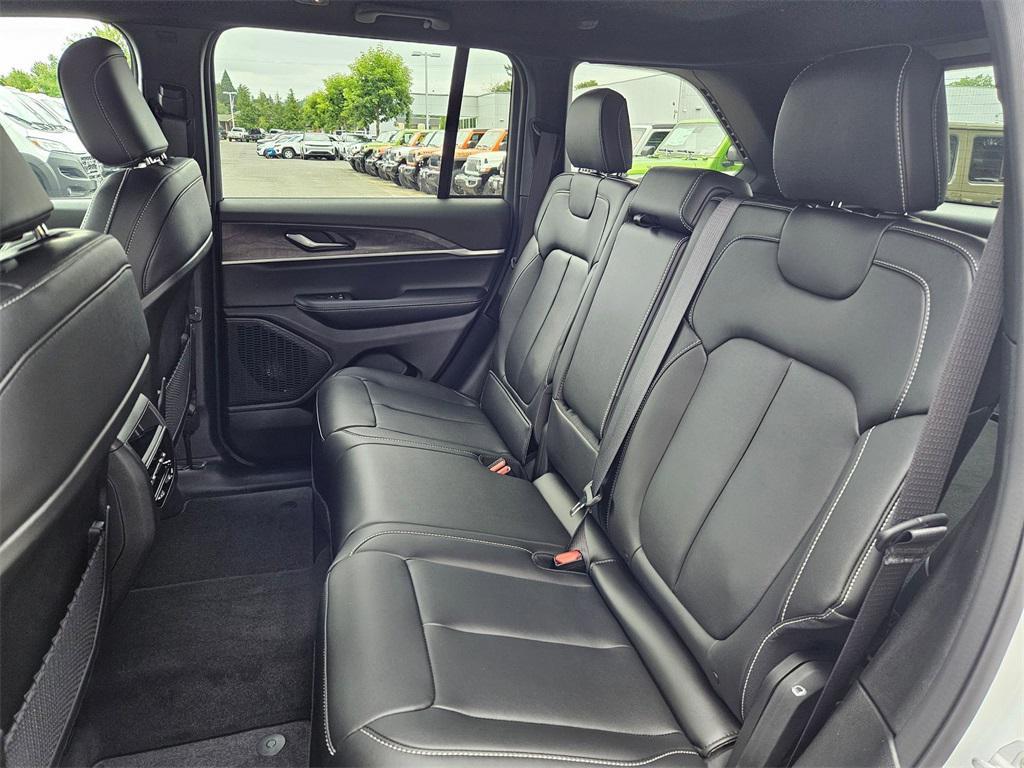 new 2025 Jeep Grand Cherokee car, priced at $39,993