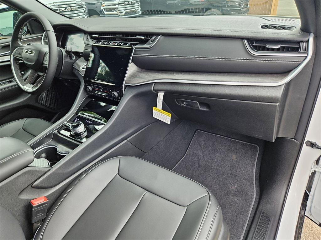 new 2025 Jeep Grand Cherokee car, priced at $39,993