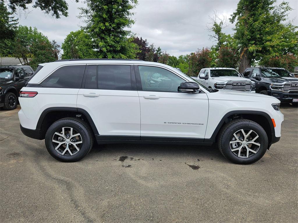 new 2025 Jeep Grand Cherokee car, priced at $39,993