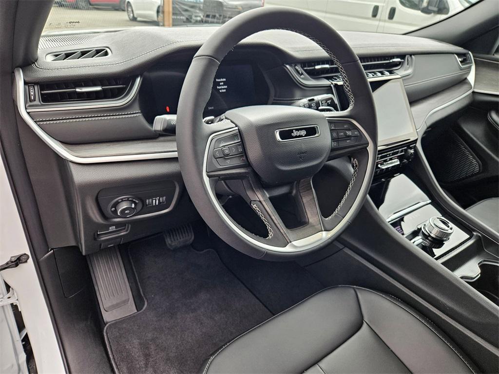new 2025 Jeep Grand Cherokee car, priced at $39,993