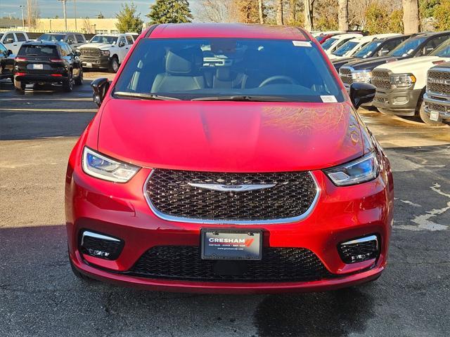 new 2025 Chrysler Pacifica car, priced at $41,993