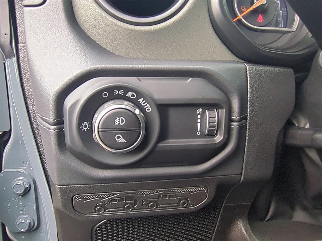 new 2025 Jeep Gladiator car, priced at $50,993