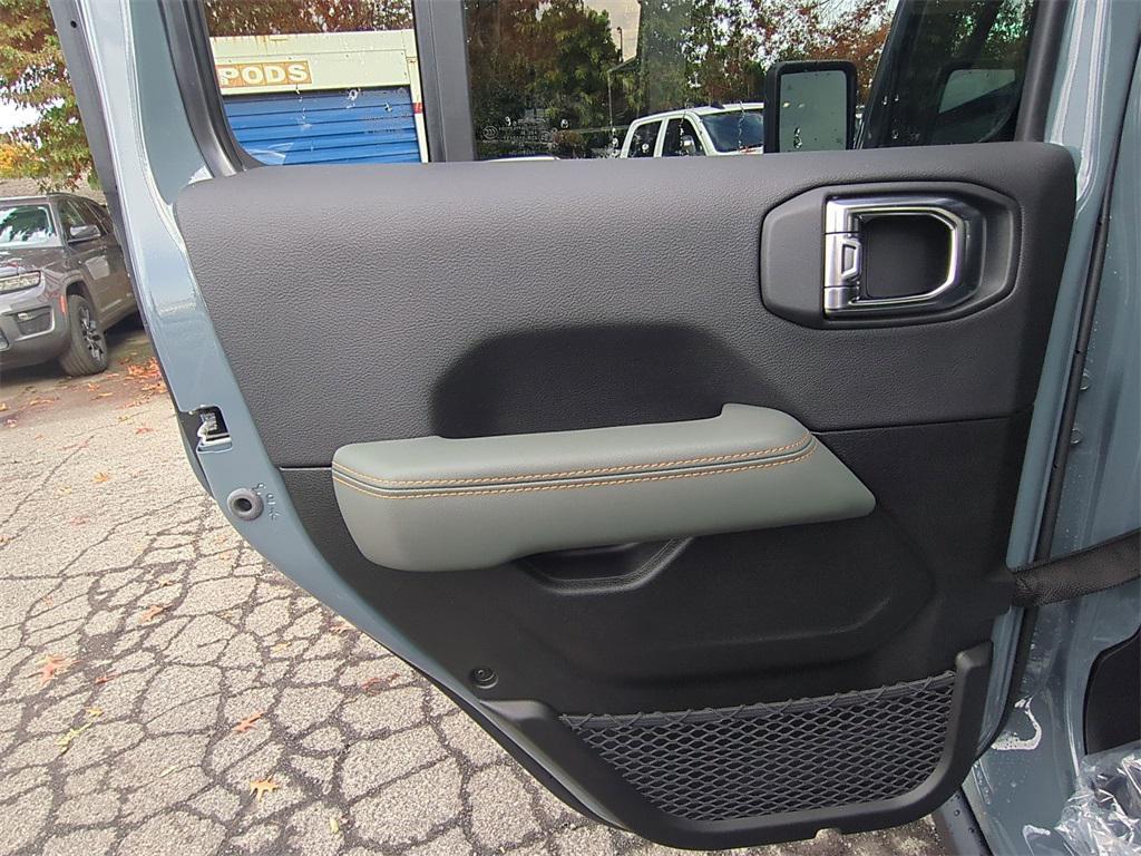 new 2025 Jeep Gladiator car, priced at $50,993