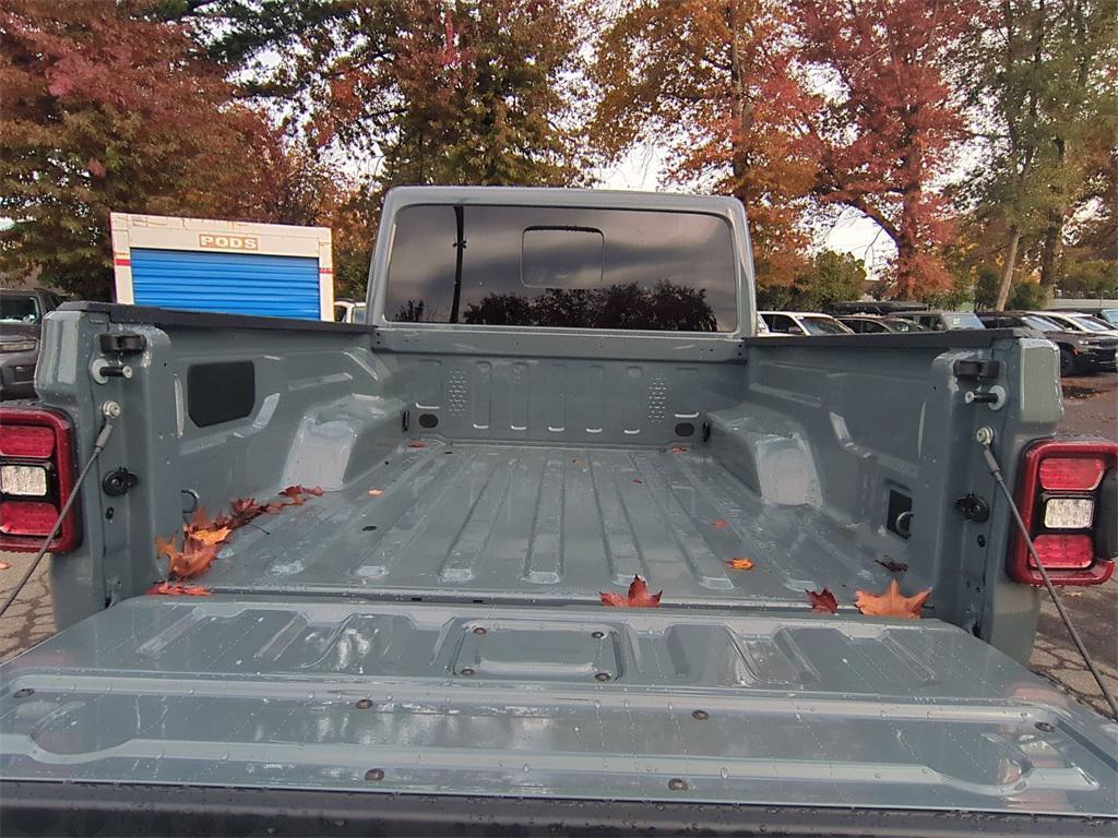 new 2025 Jeep Gladiator car, priced at $50,993