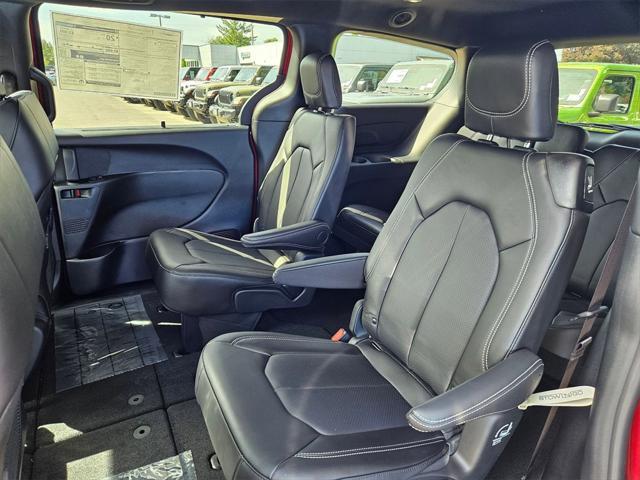 new 2025 Chrysler Pacifica car, priced at $45,948