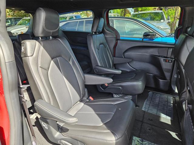 new 2025 Chrysler Pacifica car, priced at $45,948