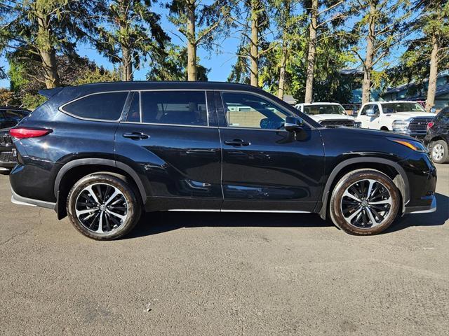 used 2022 Toyota Highlander car, priced at $42,993