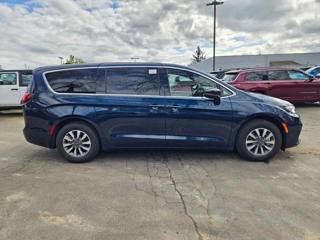 new 2025 Chrysler Pacifica Hybrid car, priced at $41,999
