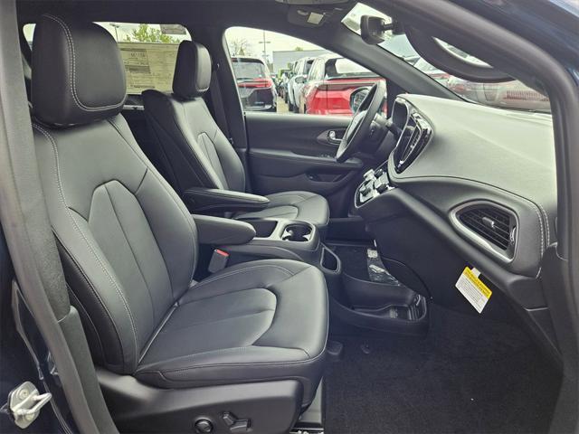 new 2025 Chrysler Pacifica Hybrid car, priced at $41,999