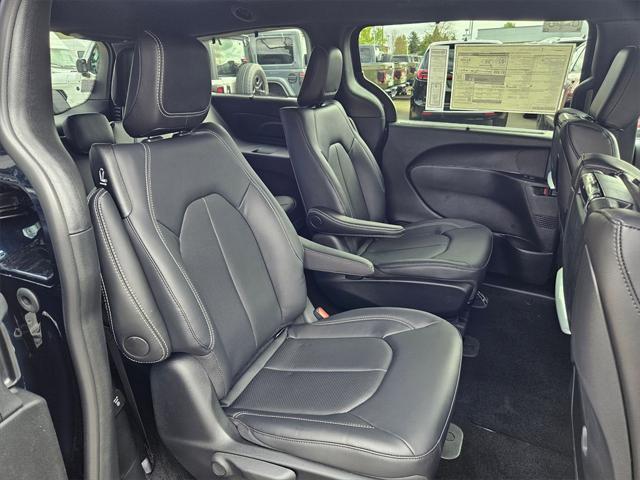 new 2025 Chrysler Pacifica Hybrid car, priced at $41,999