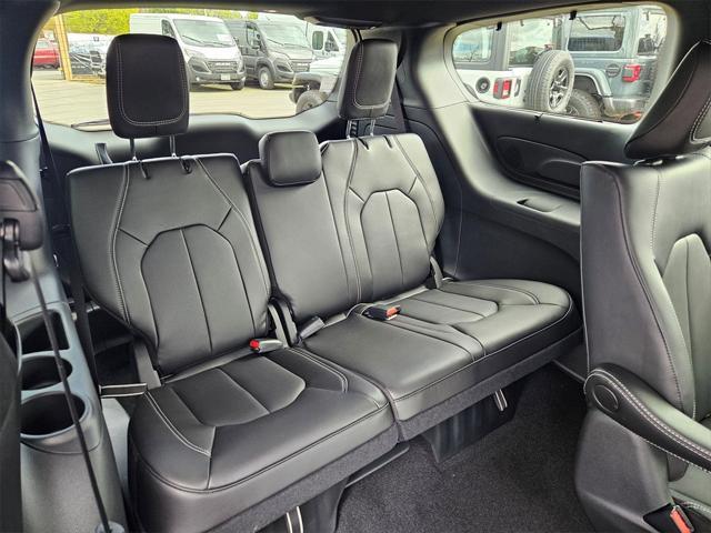 new 2025 Chrysler Pacifica Hybrid car, priced at $41,999