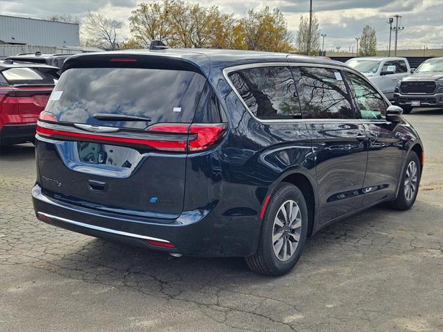 new 2025 Chrysler Pacifica Hybrid car, priced at $41,999
