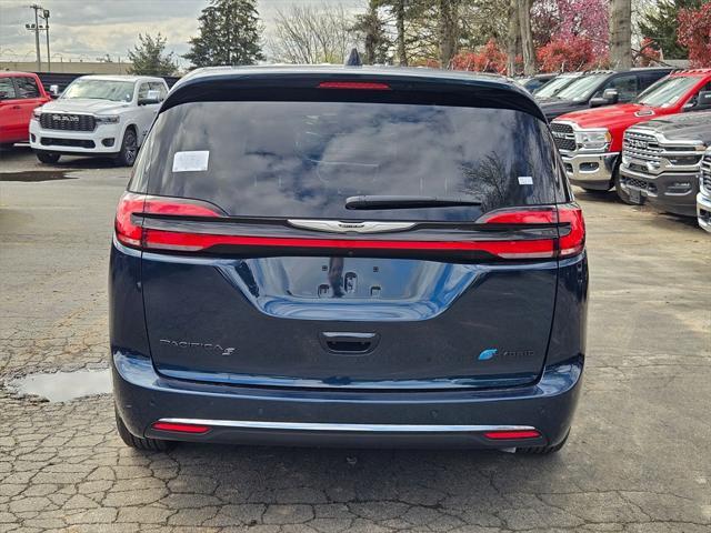 new 2025 Chrysler Pacifica Hybrid car, priced at $41,999