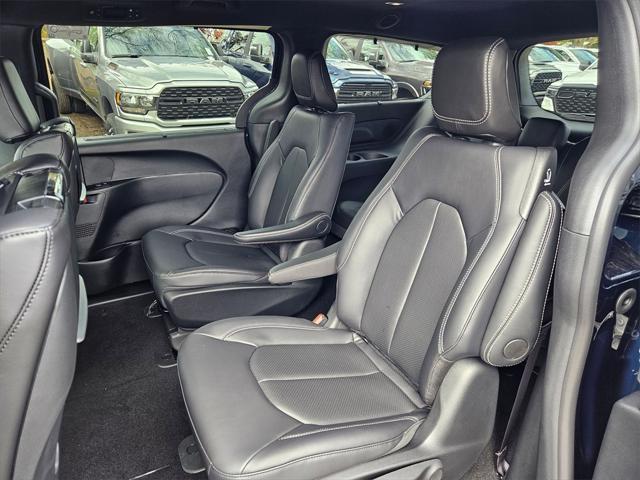 new 2025 Chrysler Pacifica Hybrid car, priced at $41,999