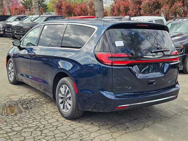 new 2025 Chrysler Pacifica Hybrid car, priced at $41,999