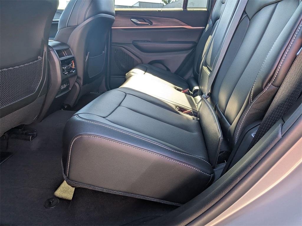 new 2025 Jeep Grand Cherokee car, priced at $45,999