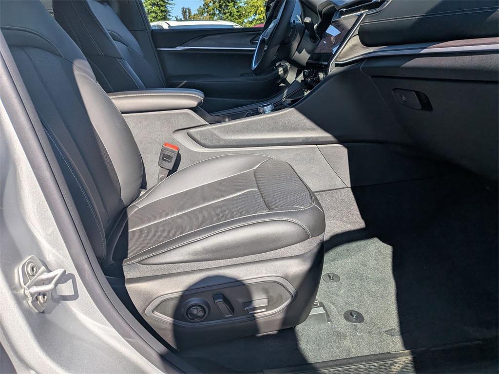 new 2025 Jeep Grand Cherokee car, priced at $45,999