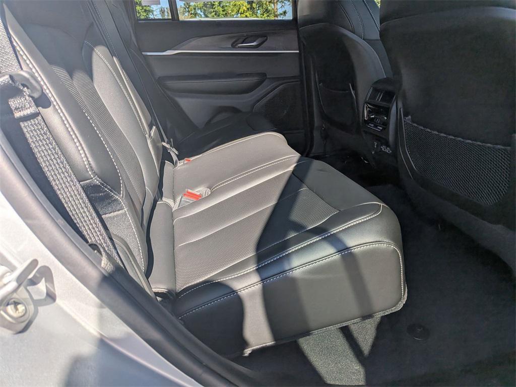 new 2025 Jeep Grand Cherokee car, priced at $45,999