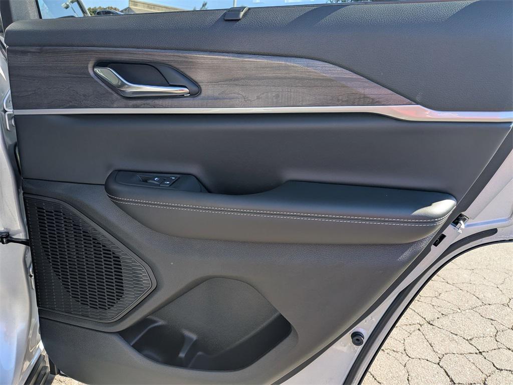 new 2025 Jeep Grand Cherokee car, priced at $45,999