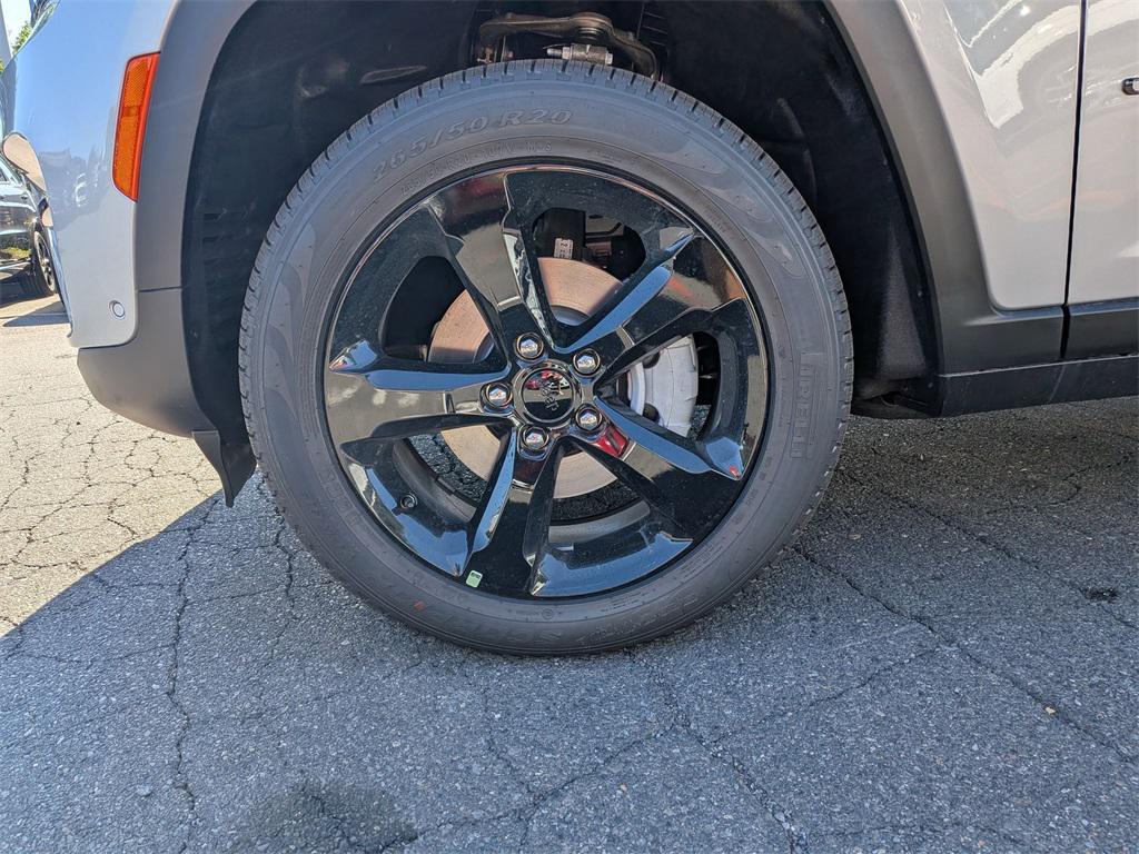 new 2025 Jeep Grand Cherokee car, priced at $45,999