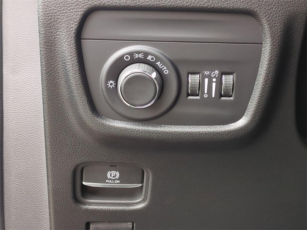 new 2025 Jeep Grand Cherokee car, priced at $39,493