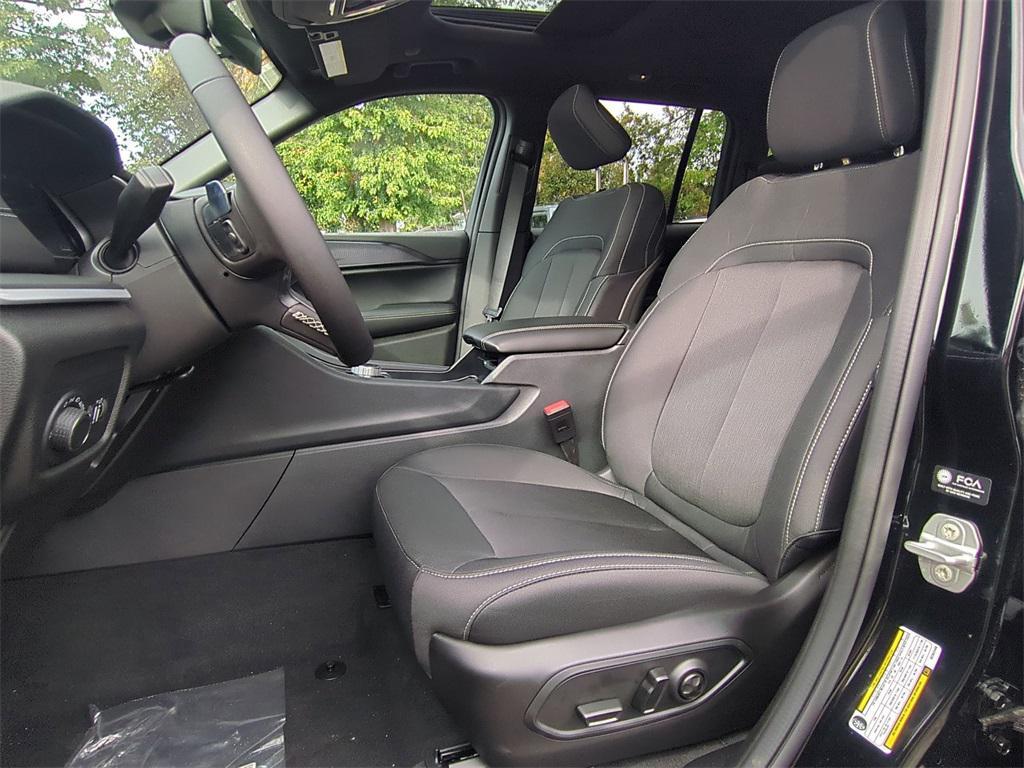 new 2025 Jeep Grand Cherokee car, priced at $39,493