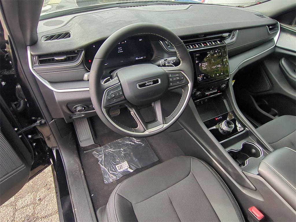 new 2025 Jeep Grand Cherokee car, priced at $39,493