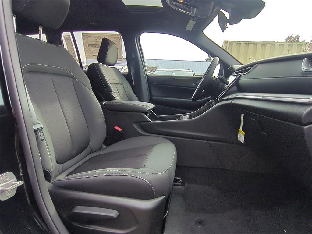 new 2025 Jeep Grand Cherokee car, priced at $39,493