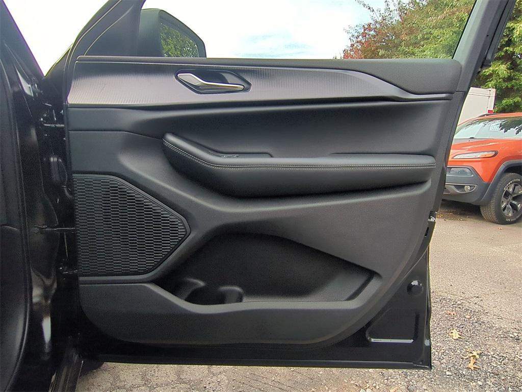 new 2025 Jeep Grand Cherokee car, priced at $39,493