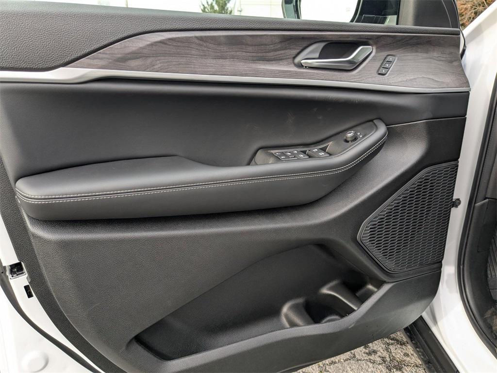 new 2025 Jeep Grand Cherokee car, priced at $44,999