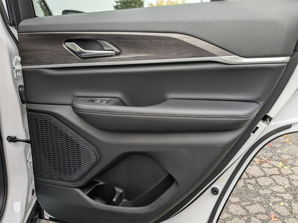 new 2025 Jeep Grand Cherokee car, priced at $44,999