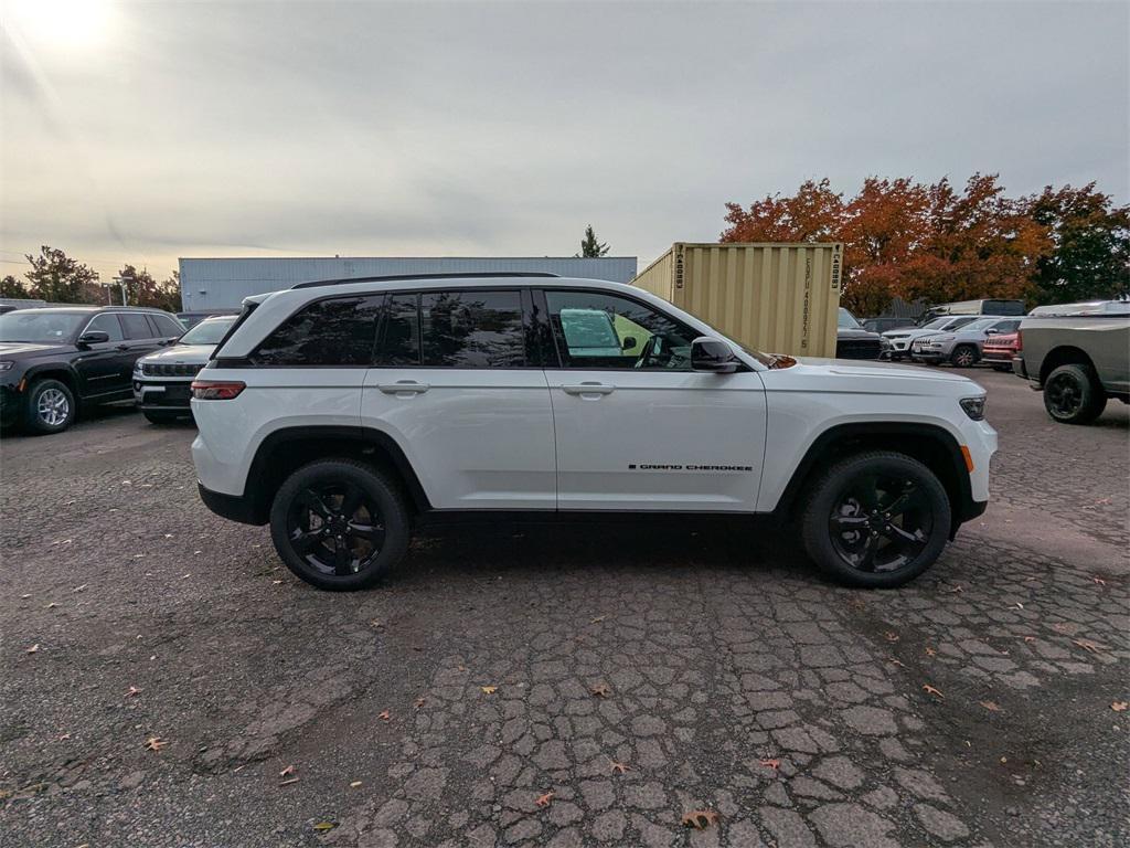 new 2025 Jeep Grand Cherokee car, priced at $44,999