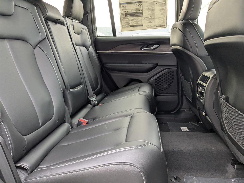 new 2025 Jeep Grand Cherokee car, priced at $44,999