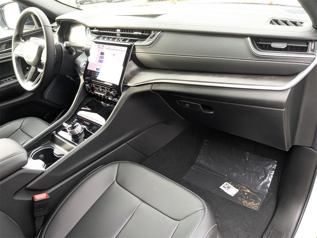 new 2025 Jeep Grand Cherokee car, priced at $44,999