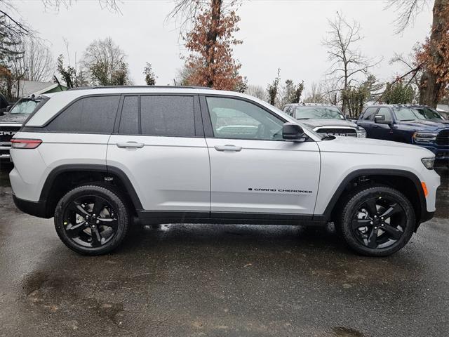 new 2025 Jeep Grand Cherokee car, priced at $42,993